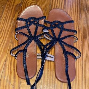 KNOTTED BLACK SANDALS